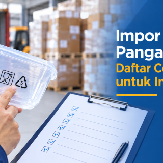 Petugas memeriksa logo tara pangan dan kode daur ulang pada kemasan pangan plastik impor di gudang